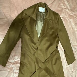 Gorgeous fleurette 100% cashmere wrap coat Size 6. Lightly used tan camel color.